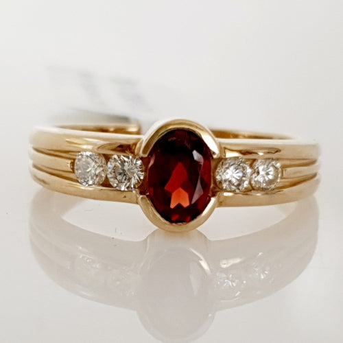 9ct yellow gold Garnet & Diamond ring.