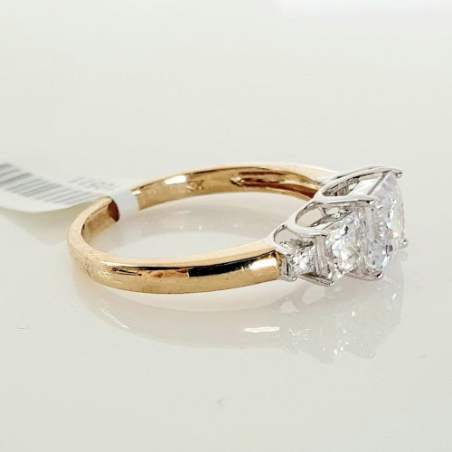 9ct yellow gold CZ ring.