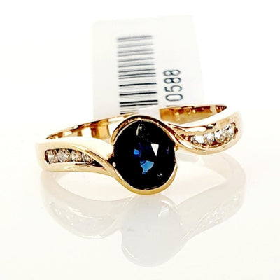 9ct yellow gold Sapphire & Diamond ring.