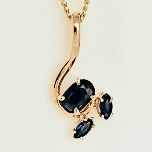 9ct yellow gold Sapphire pendant.