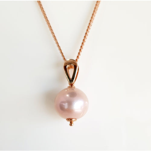 9ct rose gold pink freshwater pearl pendant.
