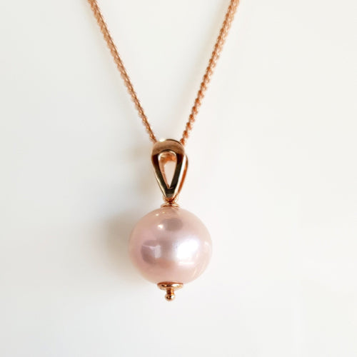 9ct rose gold pink freshwater pearl pendant.