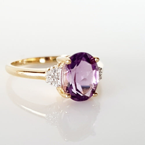 9ct Amethyst and Diamond ring