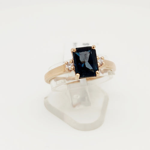 9ct London Topaz & Diamond ring