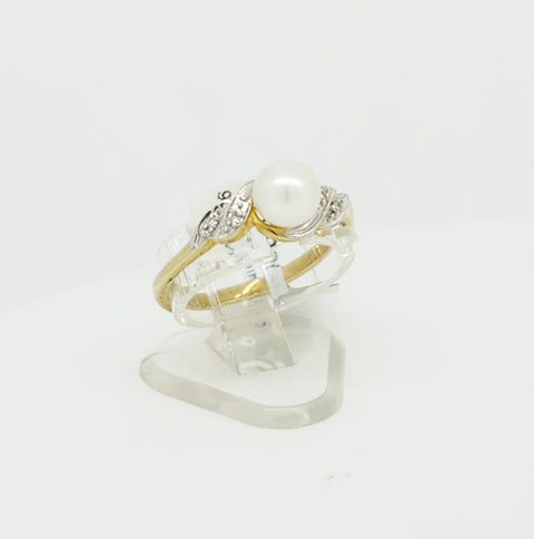9ct Pearl & diamond ring