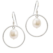 Circle pearl earrings