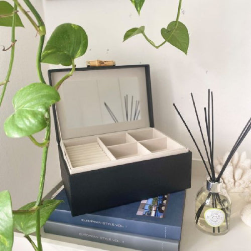 Grace leatherette jewel box