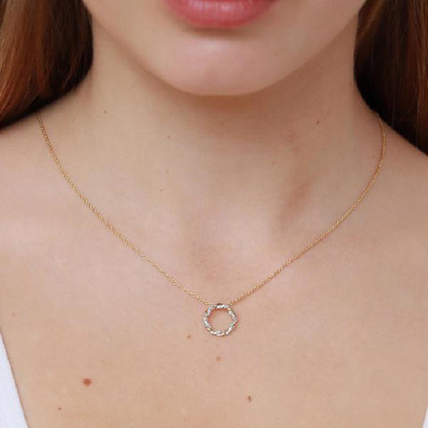 9ct diamond circle pendant