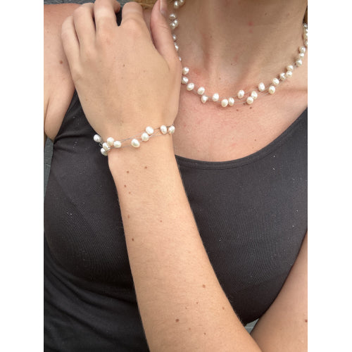 wandering pearl necklace