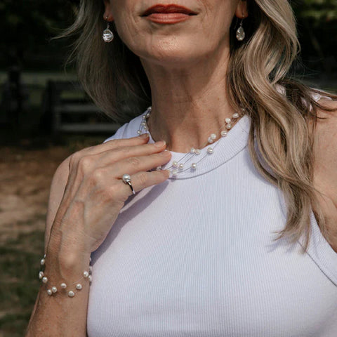 Wandering pearl bracelet