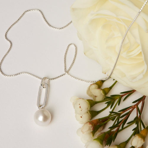 The Enchantress Pearl Necklace