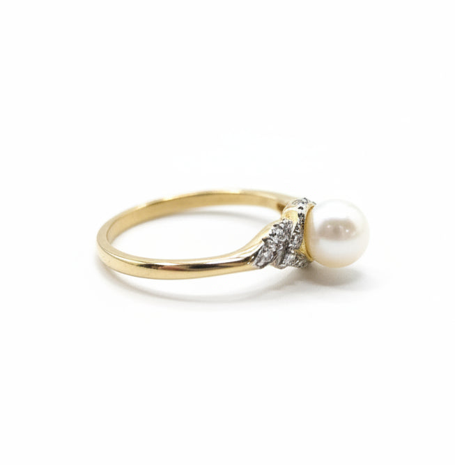 9ct Pearl & Diamond Ring