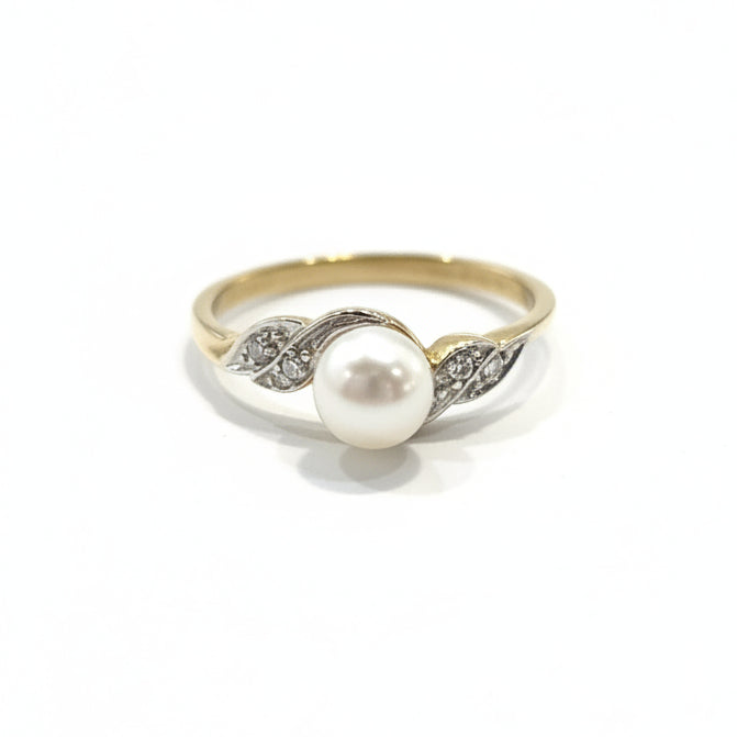 9ct Pearl & Diamond Ring