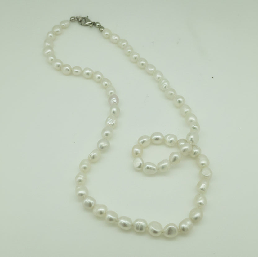 Freshwater pearl necklace