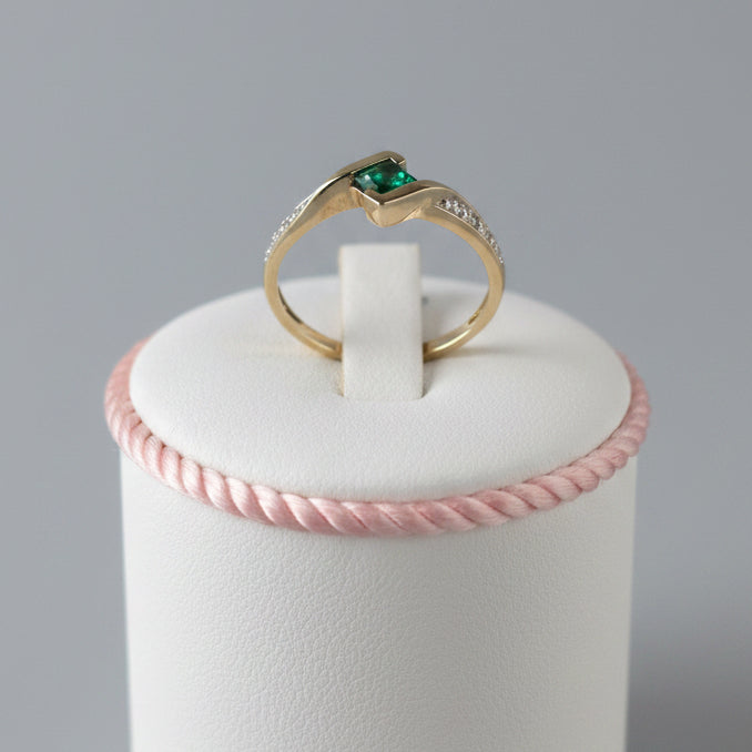 9ct gold Created Emerald & Diamond ring