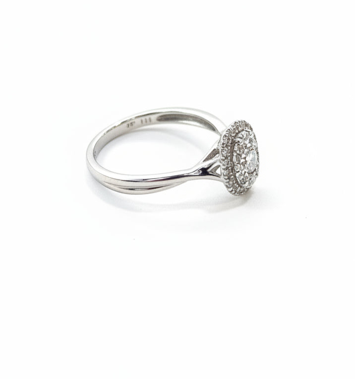 9ct white gold Diamond ring.