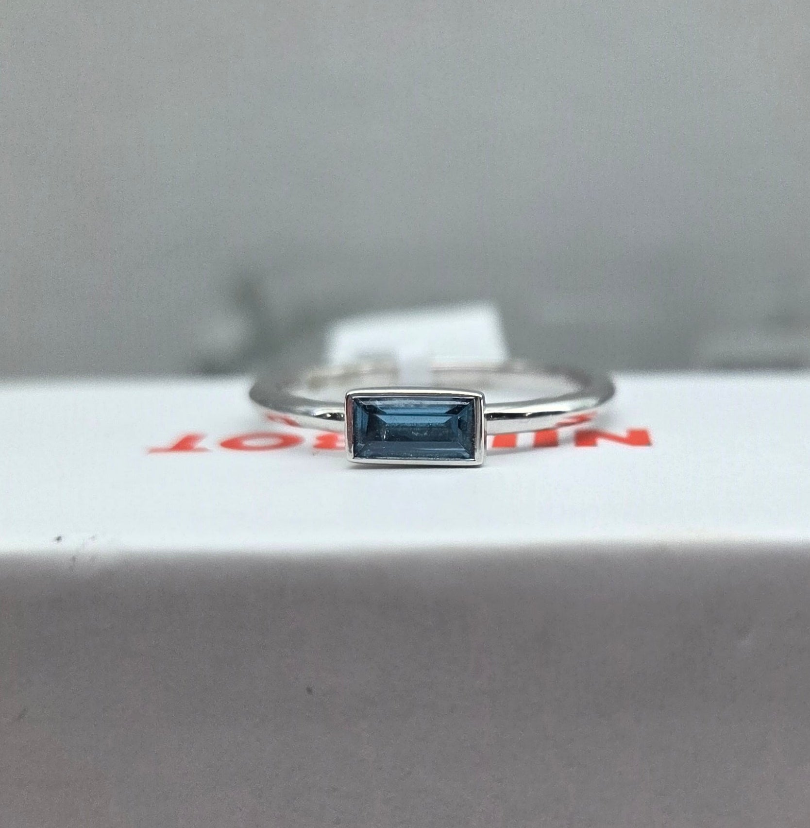 9ct  London BlueTopaz ring