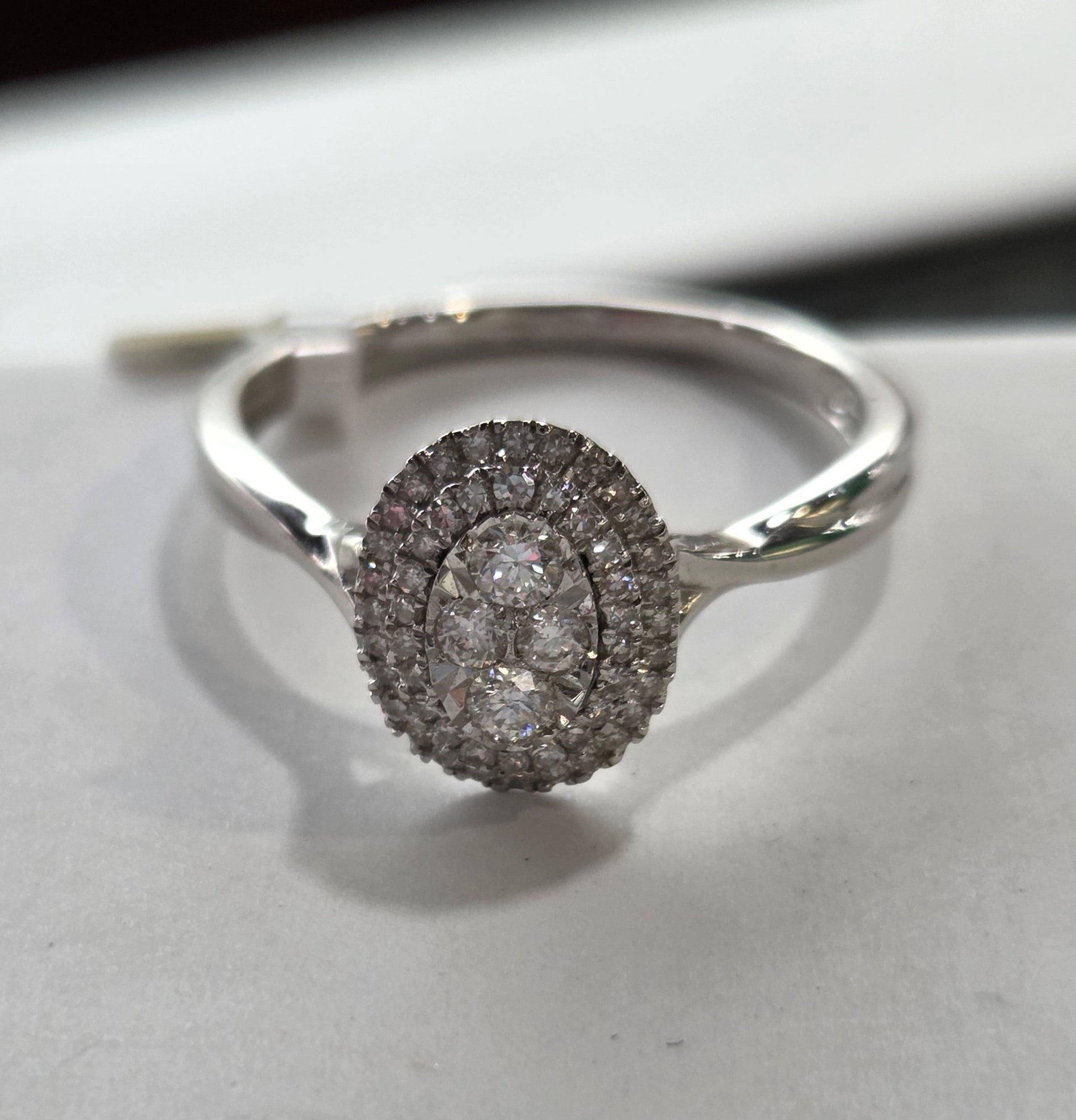 9ct white gold Diamond ring.