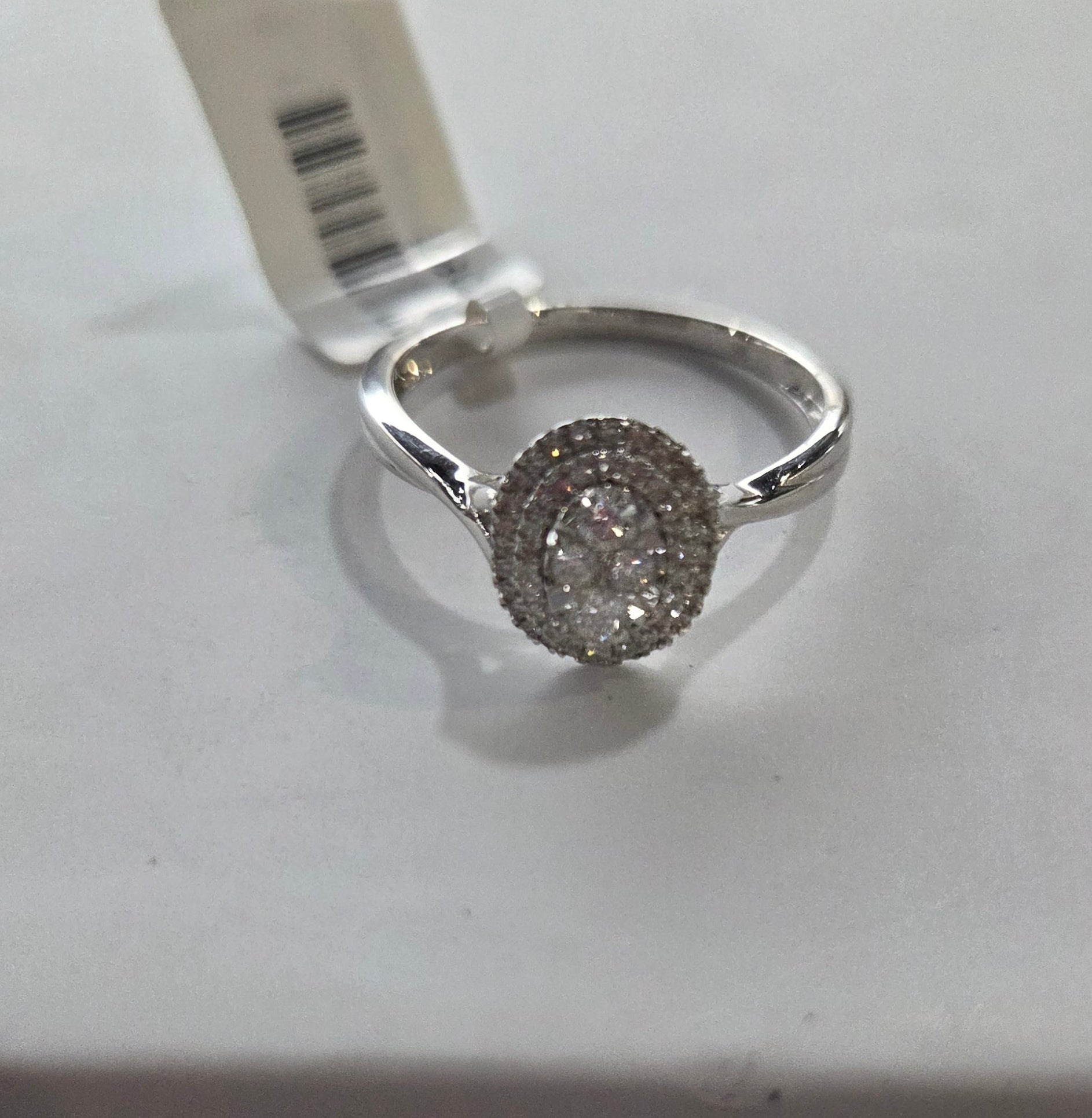 9ct white gold Diamond ring.