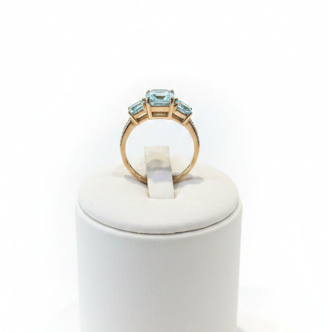 9ct topaz & Diamond ring