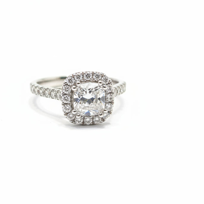 18ct White Sapphire ring