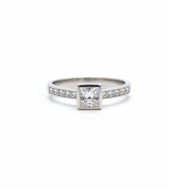 18ct white gold Diamond Engagement ring
