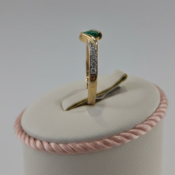 9ct gold Created Emerald & Diamond ring