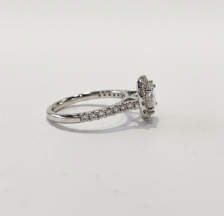 18ct White Sapphire ring