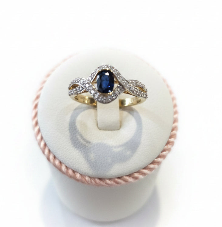 9ct Sapphire & Diamond ring