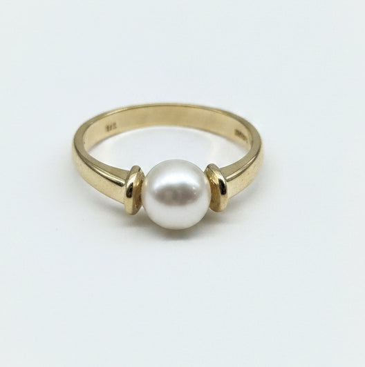 9ct Pearl Ring