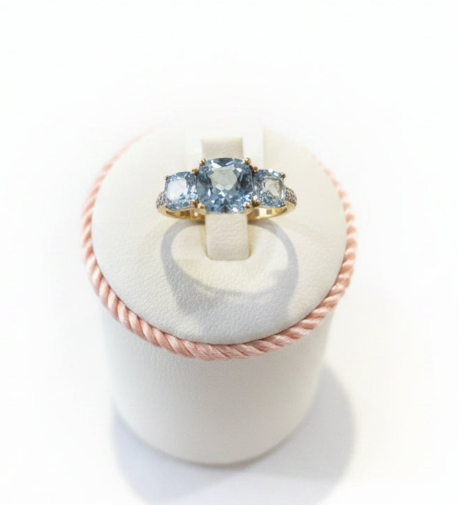 9ct topaz & Diamond ring