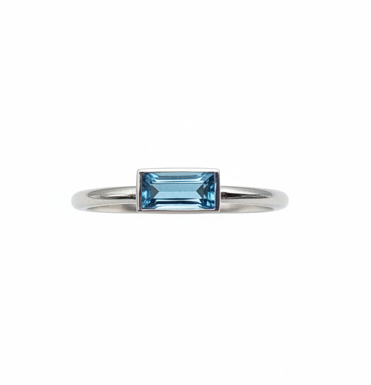 9ct  London BlueTopaz ring