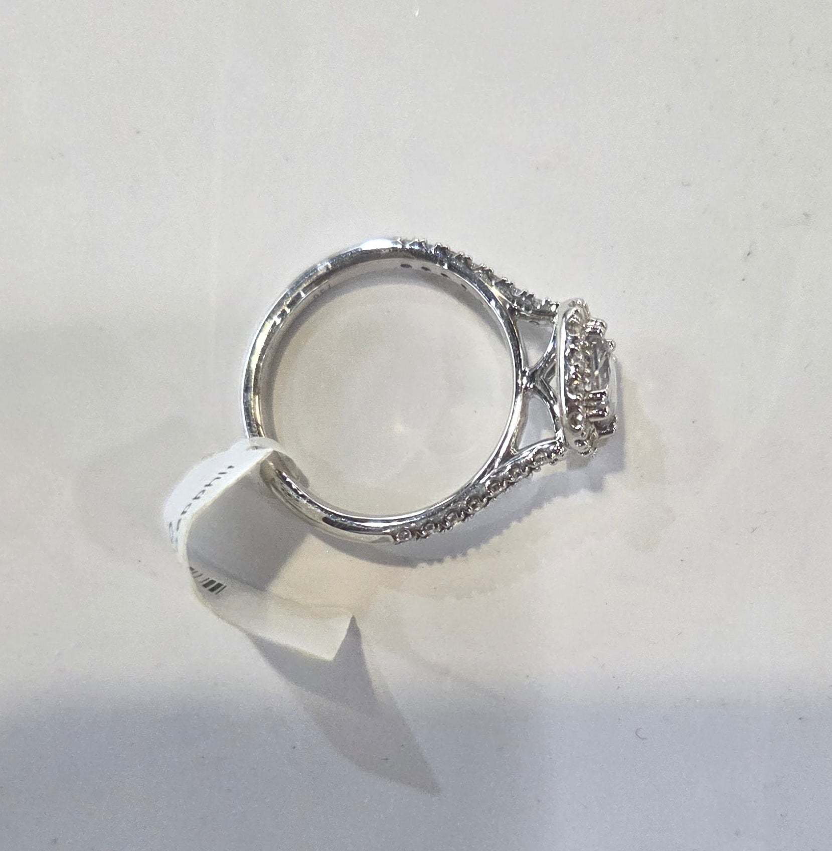 18ct White Sapphire ring