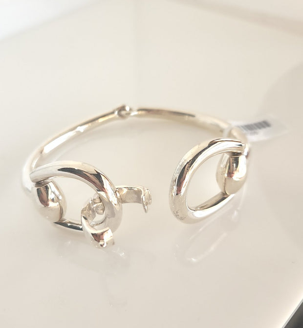 Sterling silver top clip snaffle bangle