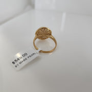 9ct yellow gold Mabe pearl ring.