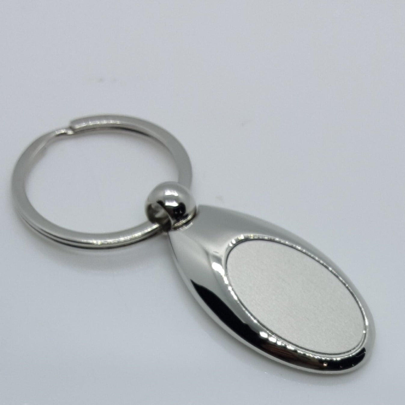 Oval keyring.