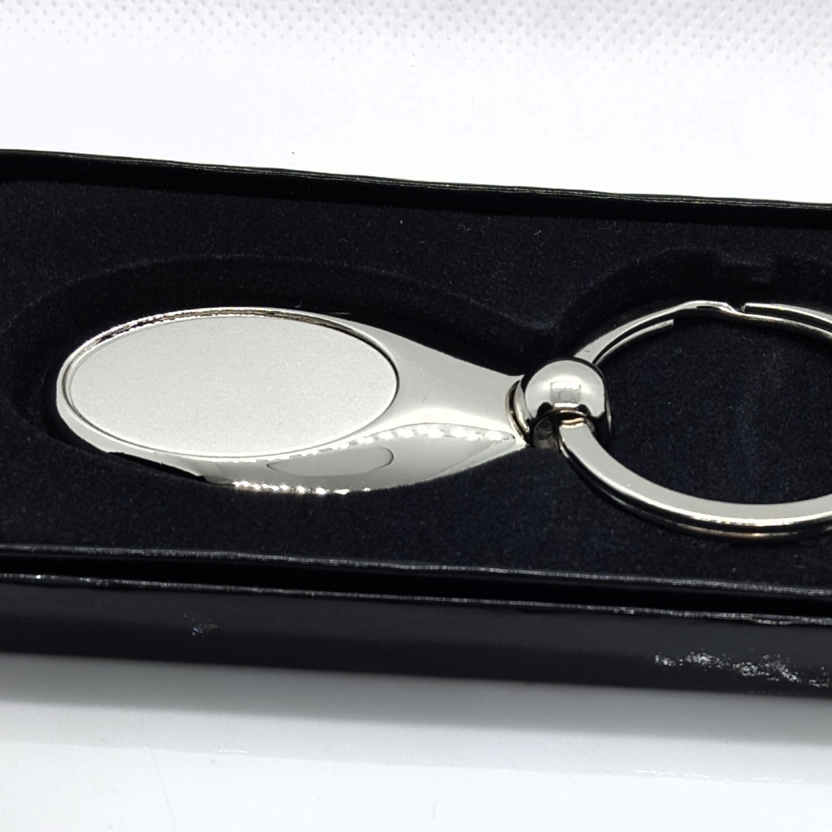 Oval keyring.