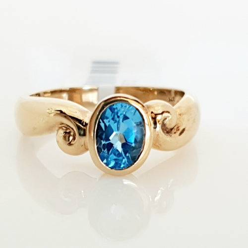 9ct yellow gold blue topaz ring
