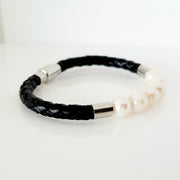 Leather & fresh water pearl bracelet