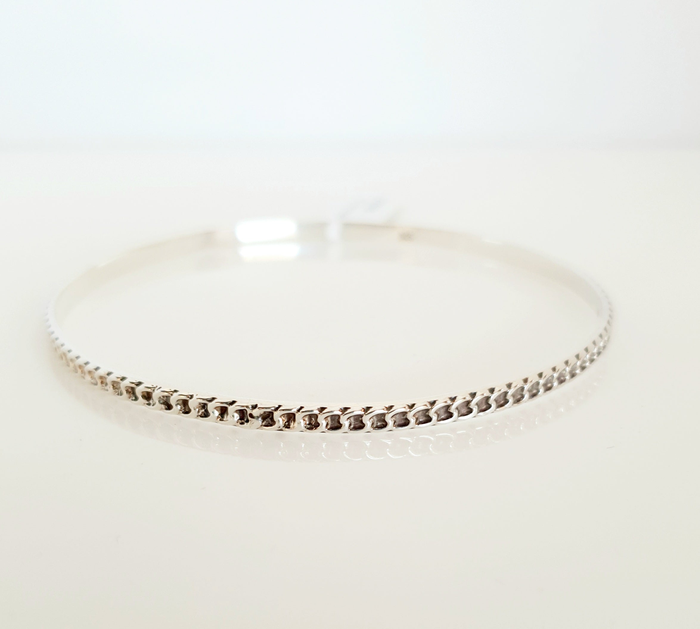 Sterling silver patterned bangle.
