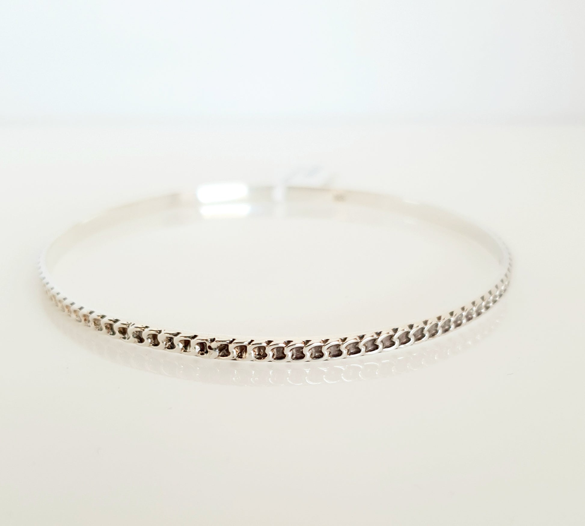 Sterling silver patterned bangle.