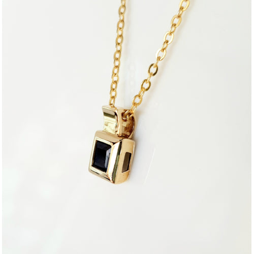 9ct yellow gold Sapphire pendant.