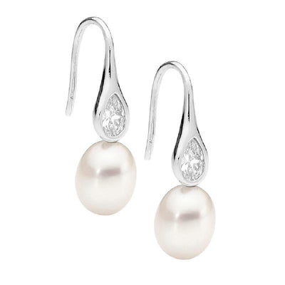 Pearl earrings by ellani