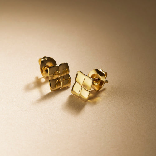 8mm YGP Square woven pattern stud