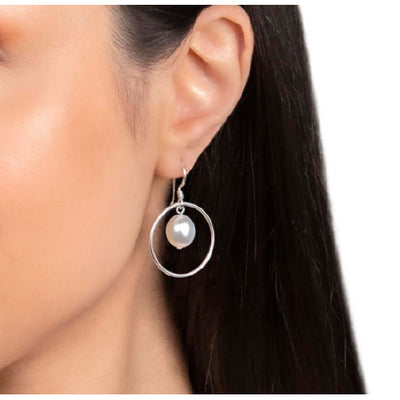 Circle pearl earrings
