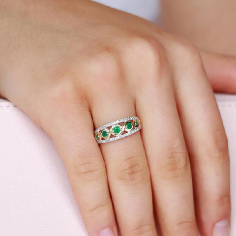 9ct emerald & diamond ring