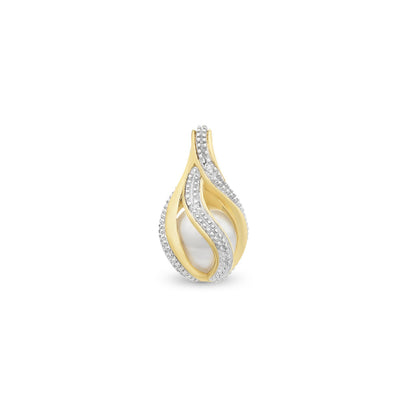 9ct gold Pearl & Diamond pendant.