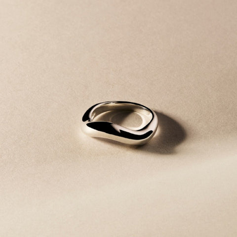 Silver tapered wave ring